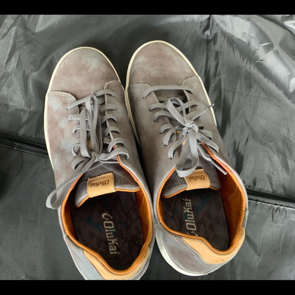 olukai laeahi-li-ili-mens leather-sneakers in charcoal gray - Picture 8 of 8